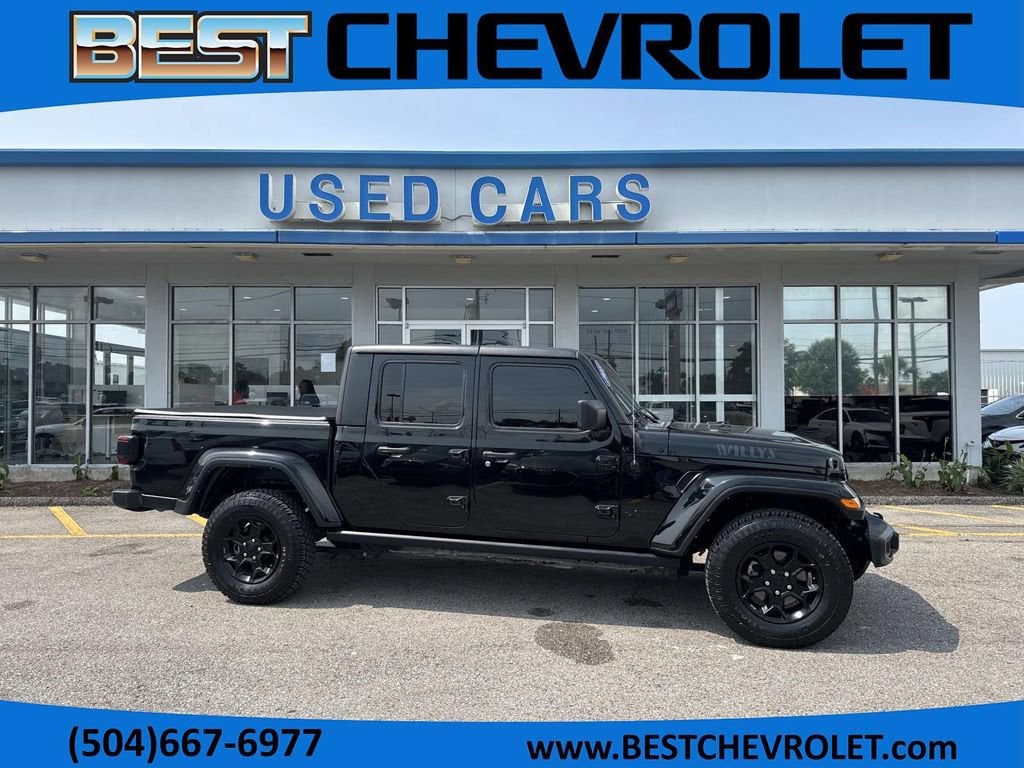 2023 Jeep Gladiator Willys in Gray — front three-quarter view