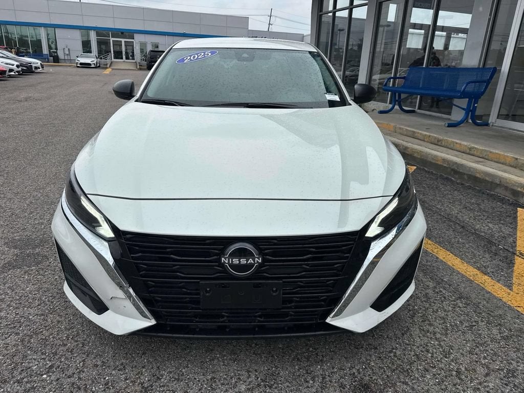 2025 Nissan Altima — side profile view