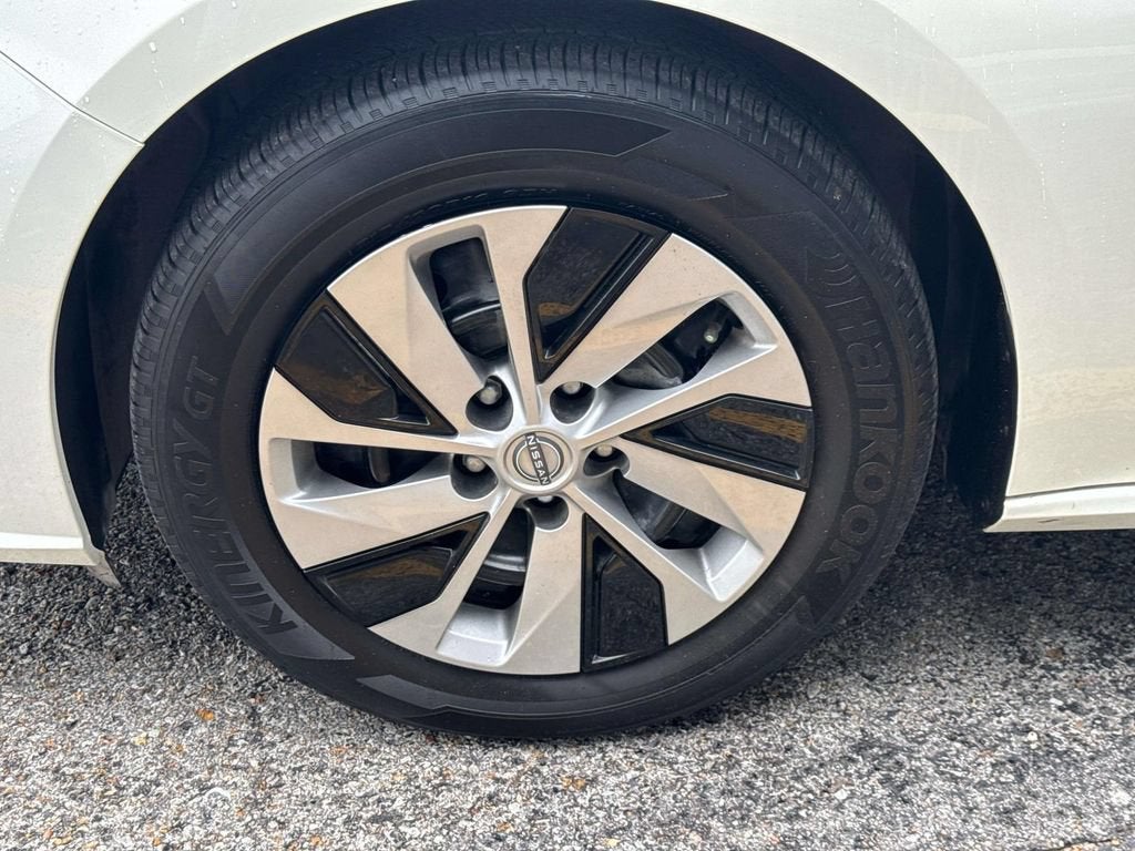 2025 Nissan Altima — detail view