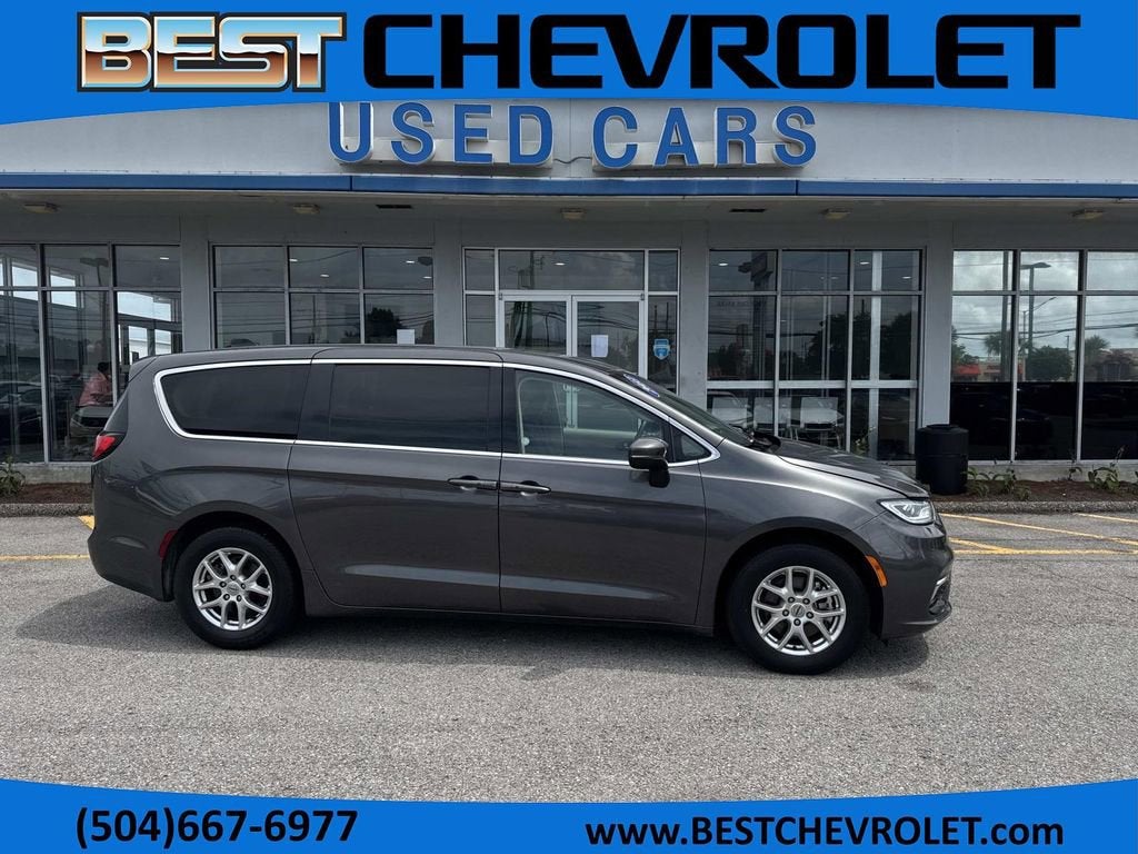 2023 Chrysler Pacifica Touring L in Gray — front three-quarter view