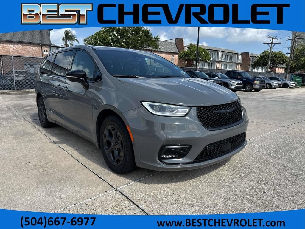 2023 Chrysler Pacifica Hybrid Limited in Gray — front three-quarter view