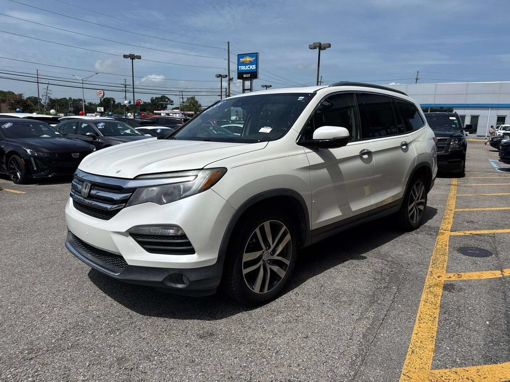 2017 Honda Pilot — rear three-quarter view