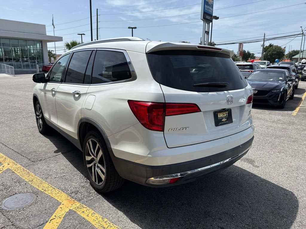 2017 Honda Pilot — detail view