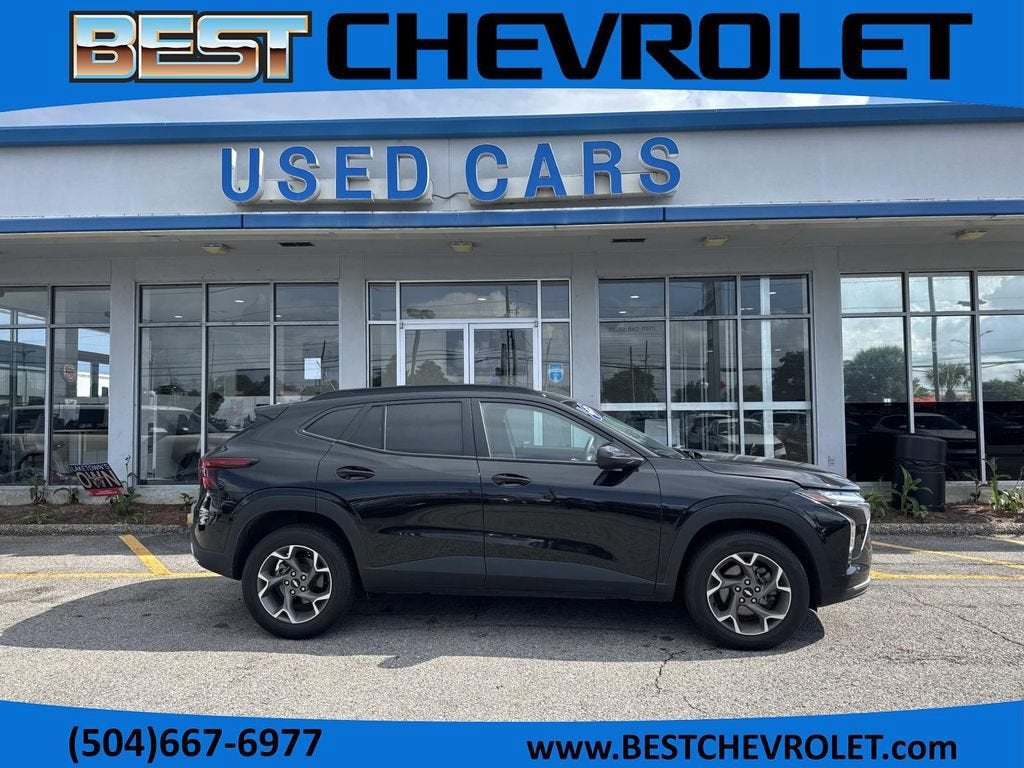 2025 Chevrolet Trax LT in Mosaic Black Metallic — front three-quarter view