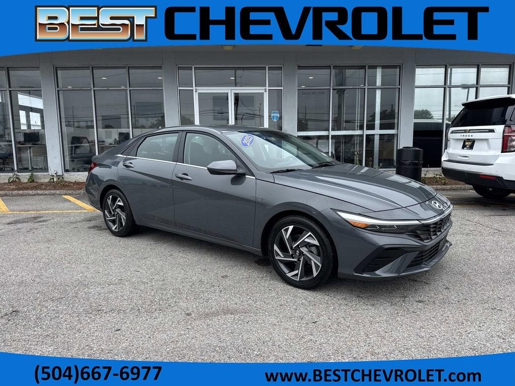 2025 Hyundai Elantra SEL Convenience in Gray — front three-quarter view